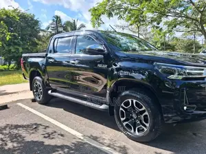 Toyota Hilux V Grade 2025 Pickup (Used)