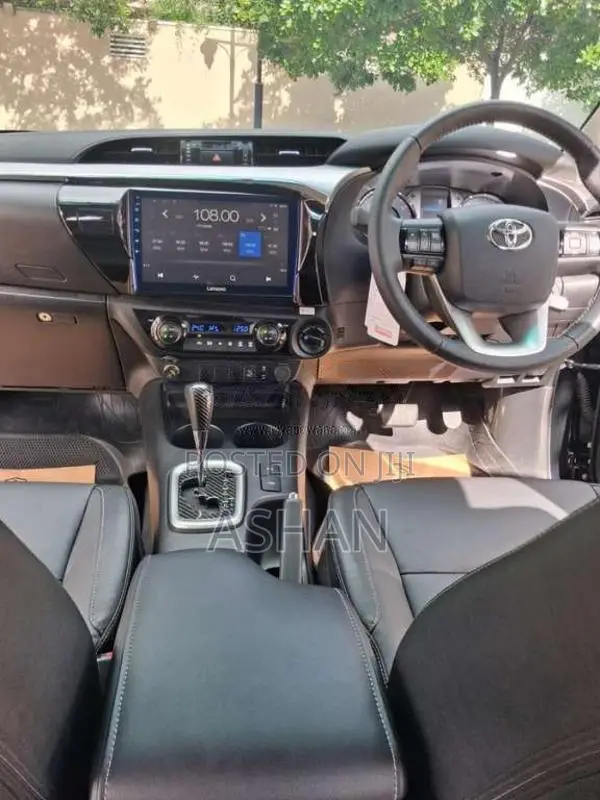 Toyota Hilux V Grade 2025 Pickup (Used)