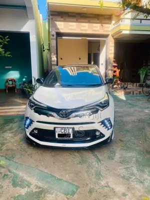 Toyota Chr 2018 SUV (Used)