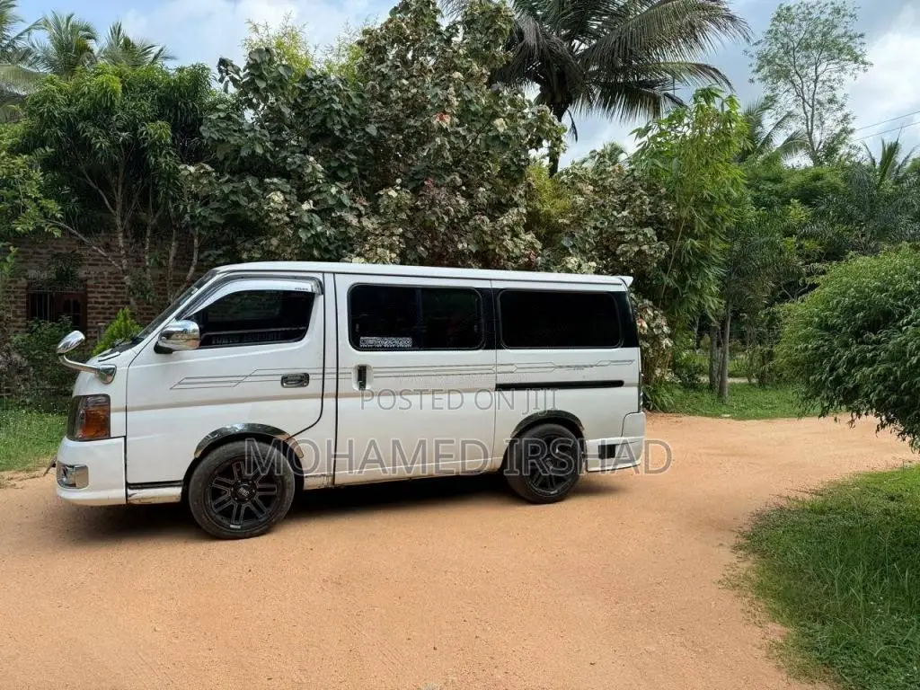 Nissan VWE25 2007 Van (Used)