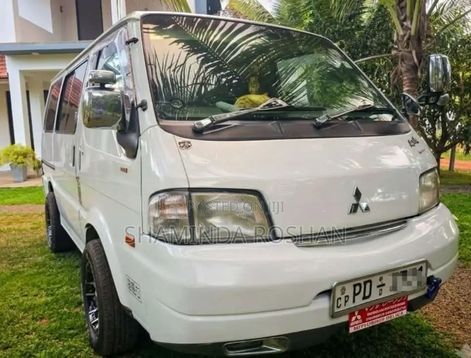 Mitsubishi Bongo Vanette Lion Face 2007 Van (Used)