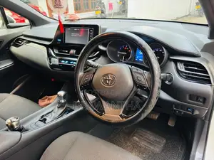 Toyota CHR 2017 SUV (Used)