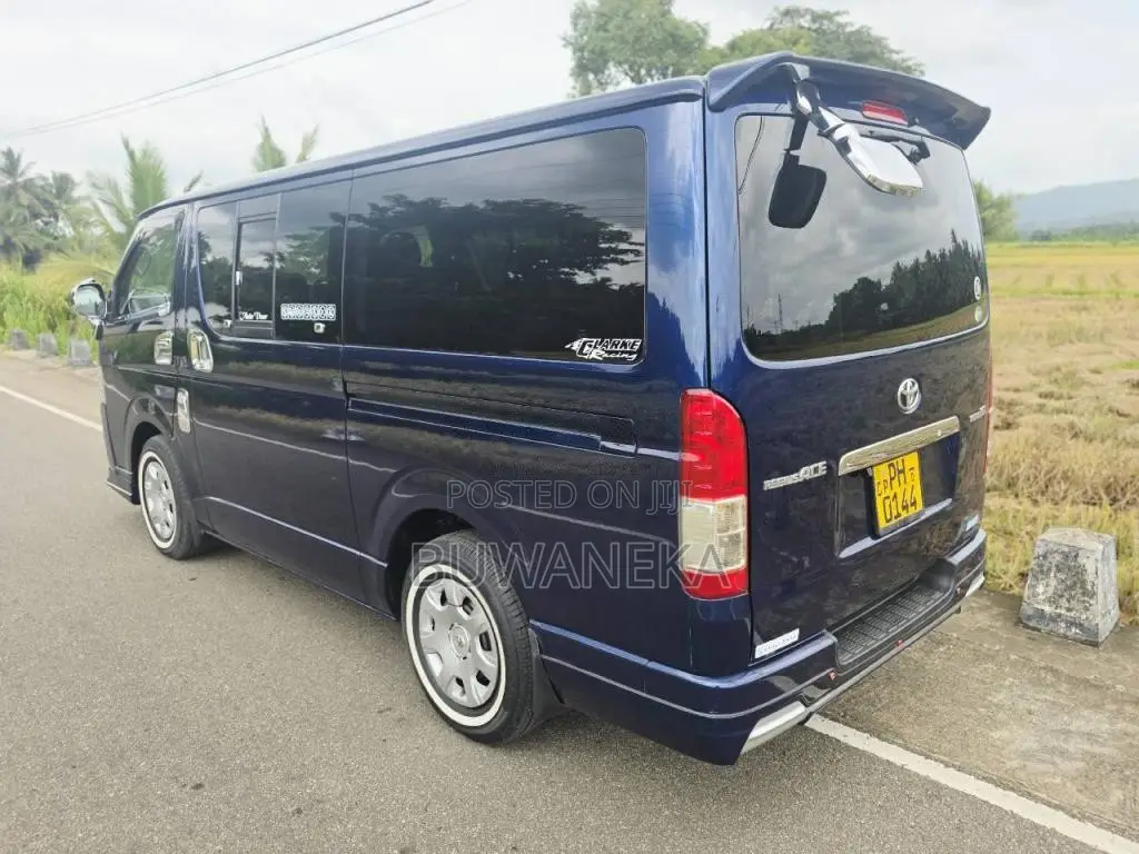 Toyota KDH Super GL 2011 Van (Used)