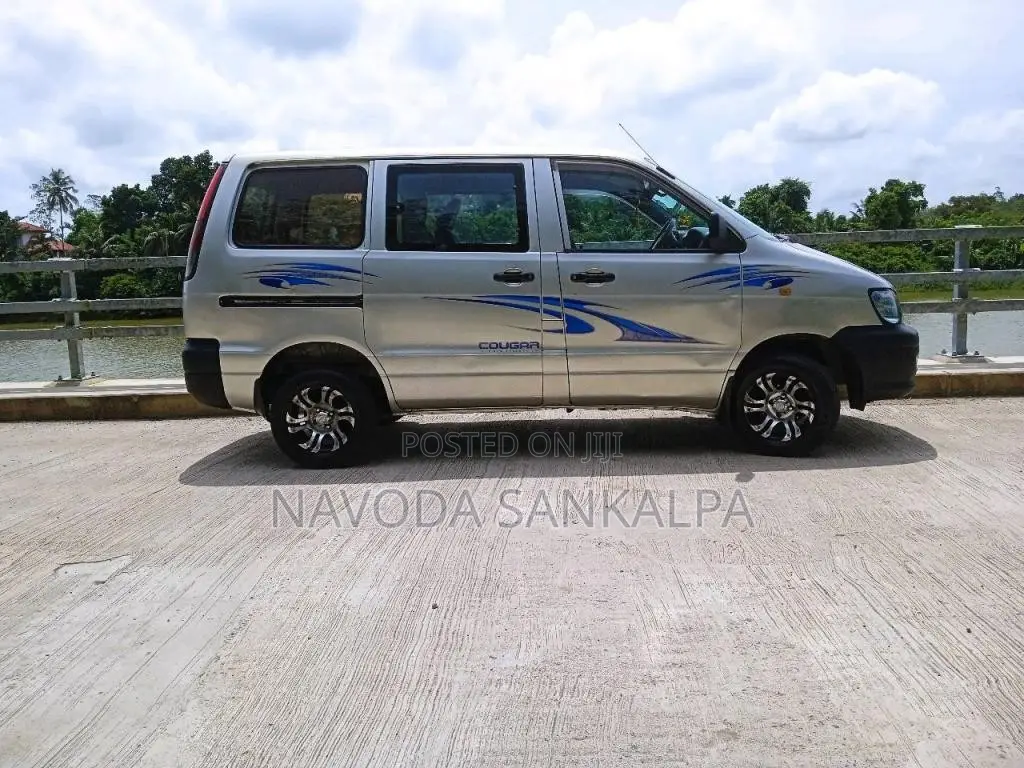 Toyota NOAH KR42 1999 Van (Used)