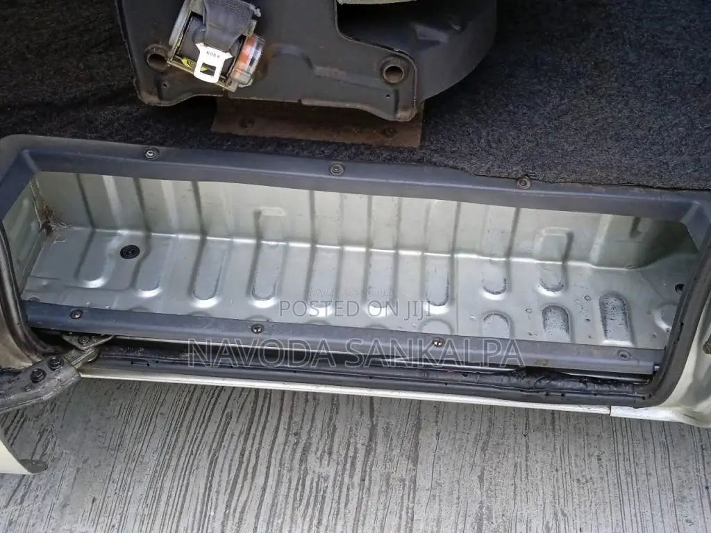 Toyota NOAH KR42 1999 Van (Used)