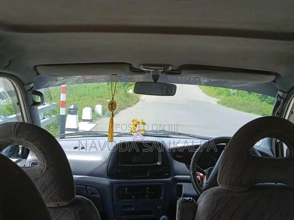 Toyota NOAH KR42 1999 Van (Used)