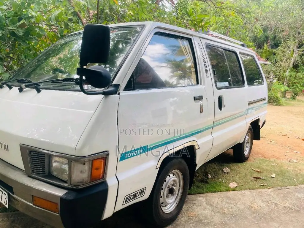 Toyota CR26 1985 Van (Used)