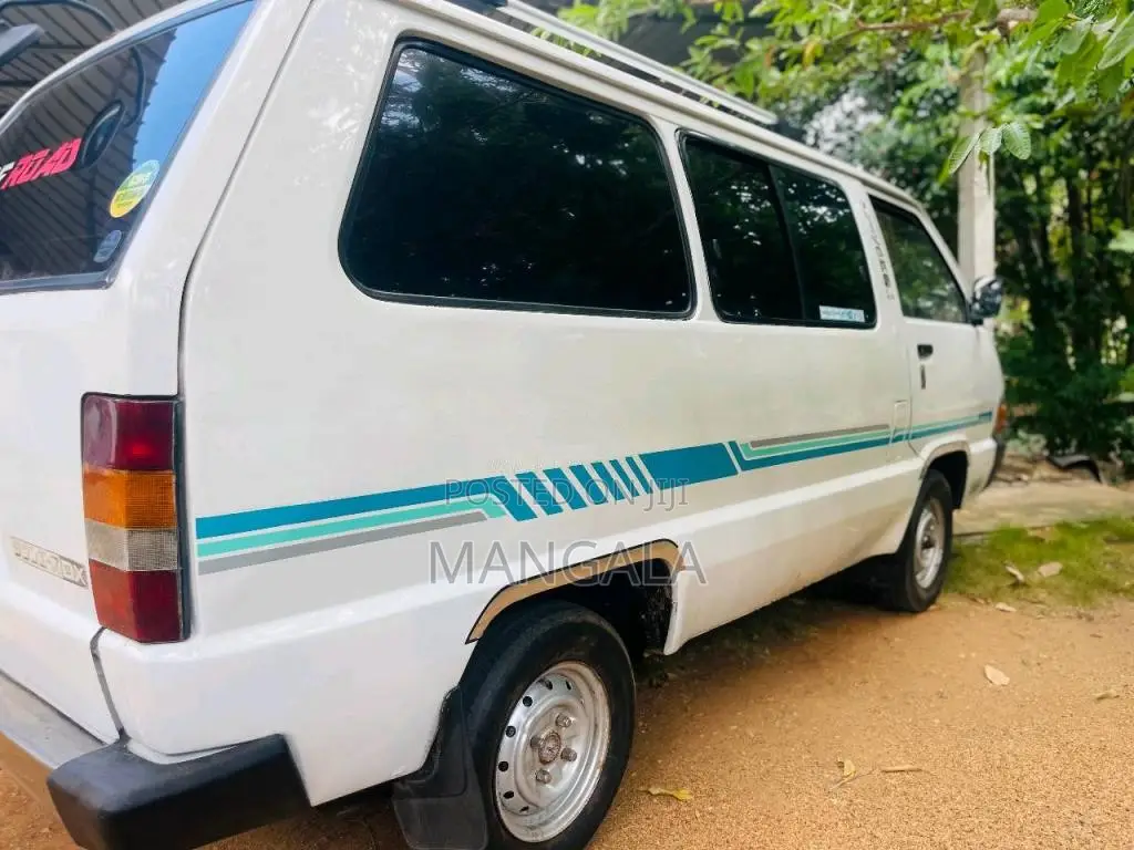 Toyota CR26 1985 Van (Used)