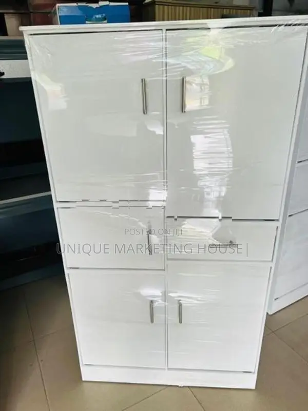 Modern 5ft White Smart cupboard