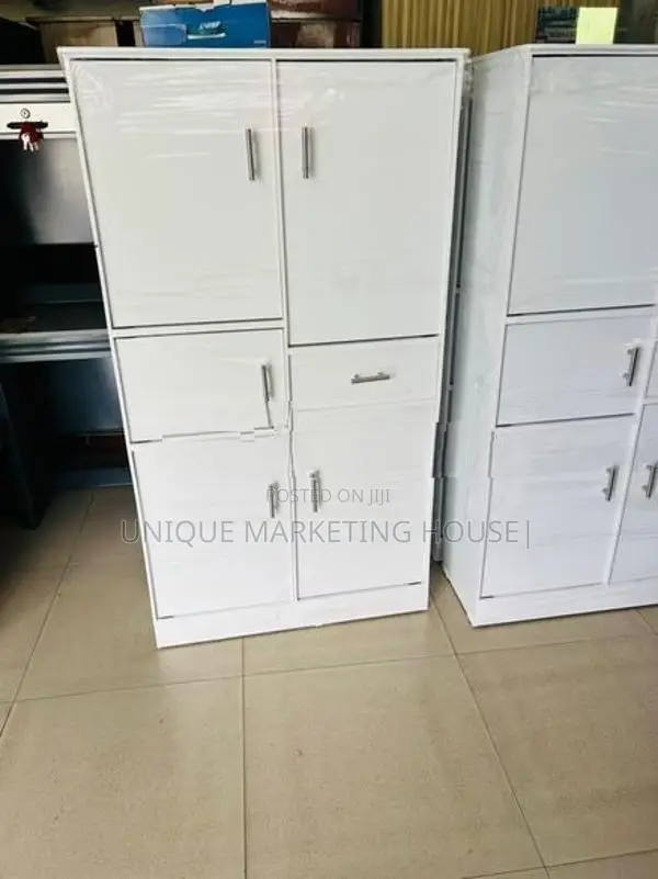 Modern 5ft White Smart cupboard