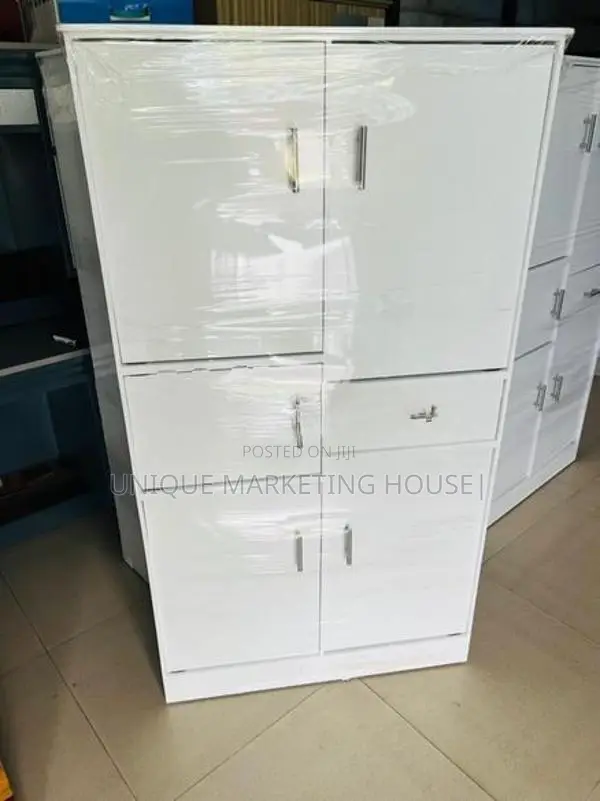 Modern 5ft White Smart cupboard