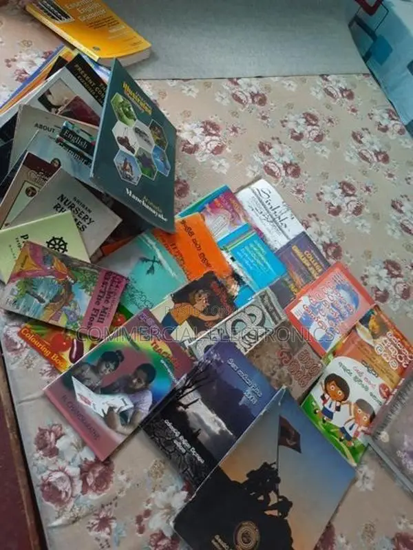 විවිධ පොත් තොගයක්