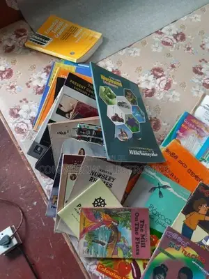 විවිධ පොත් තොගයක්