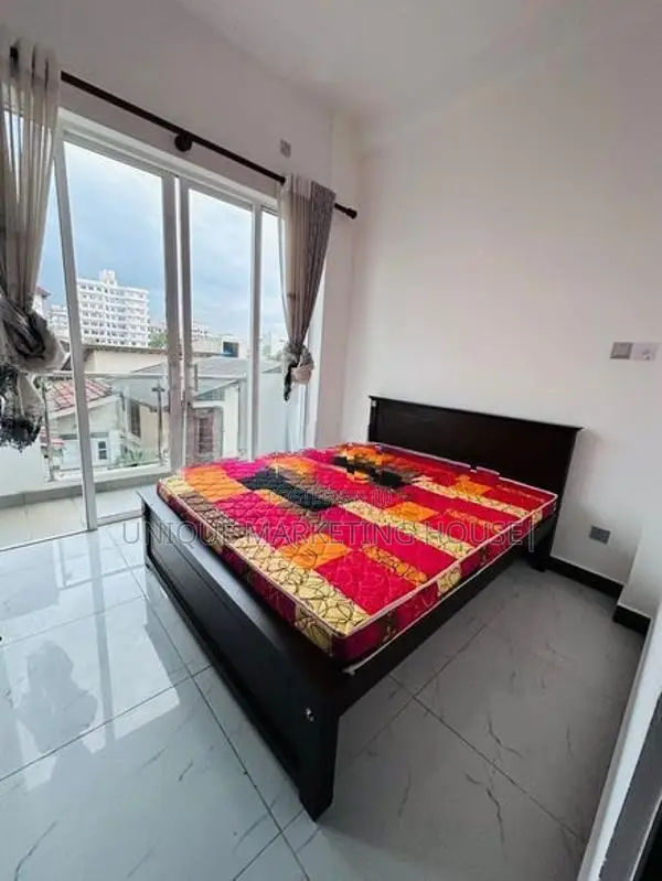 Modern 6x6 Queen Teak Bed with Pyestra Hybrid mattress