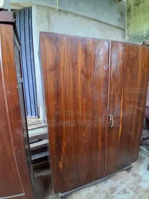තේක්ක අල්මාරිය
