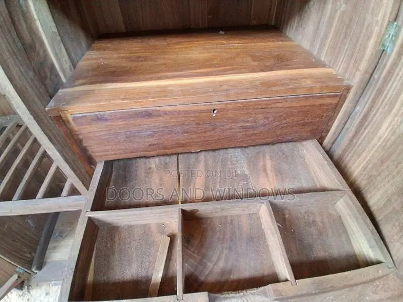 තේක්ක අල්මාරිය