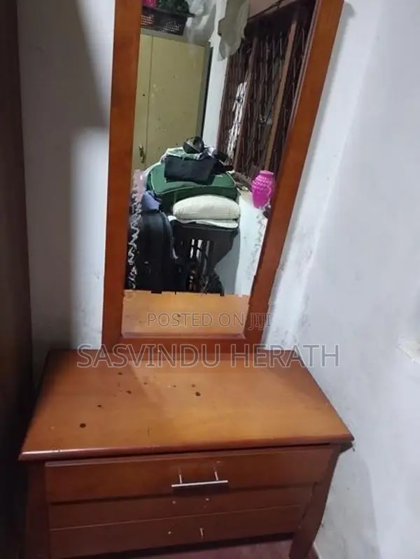 Singer Dressing Table With Large Mirror Drawers