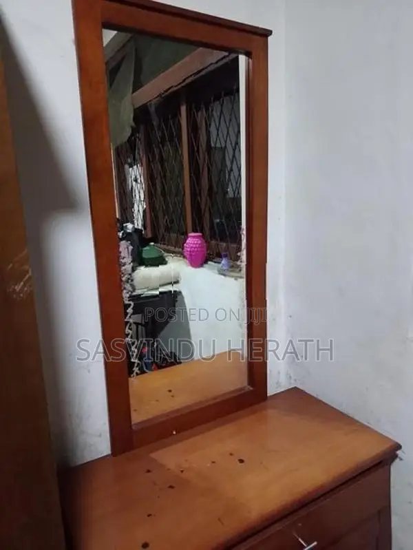 Singer Dressing Table With Large Mirror Drawers