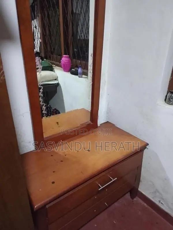 Singer Dressing Table With Large Mirror Drawers
