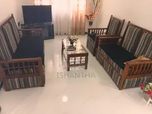 Well Maintained Sofa Set 02no,s