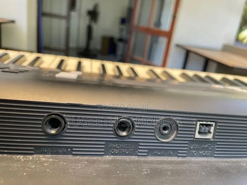 Yamaha E363 Keyboard