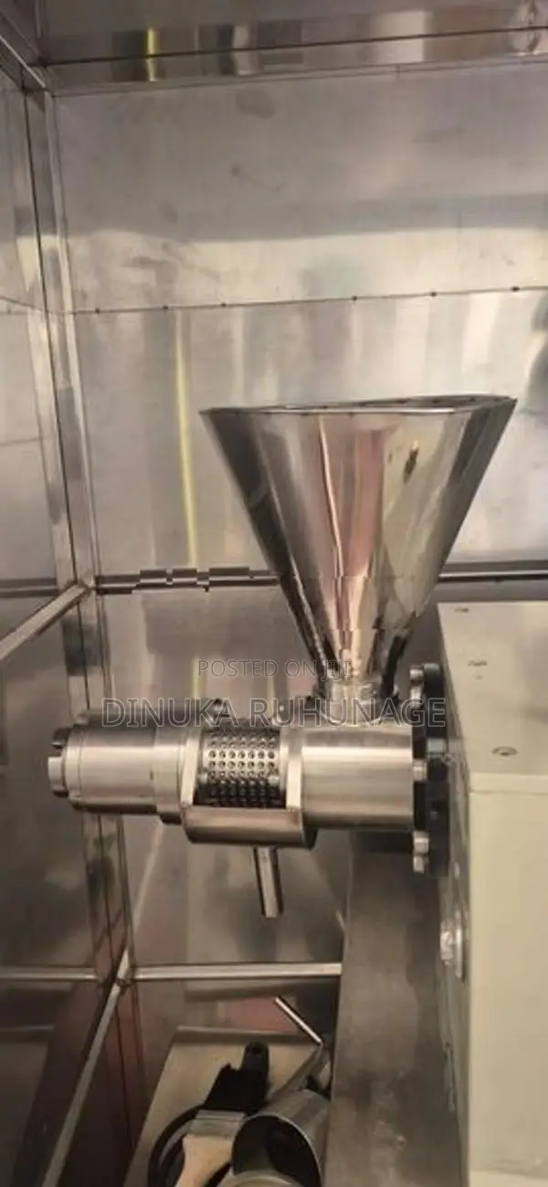 Stainless Steel පොල්තෙල් නිස්සාරණ යන්ත්‍රයක්
