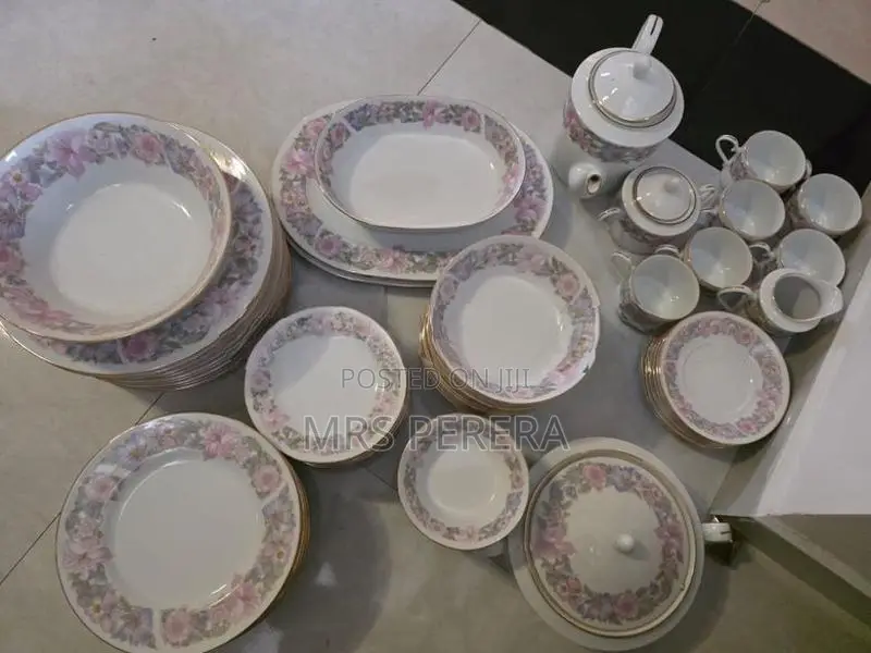 Vintage Floral Porcelain Dinner Set – Gold Trim