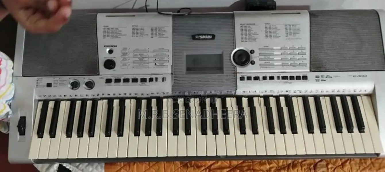 Yamaha E403