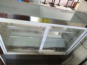 Commercial Refrigerated Display Chiller – Excellent Condition