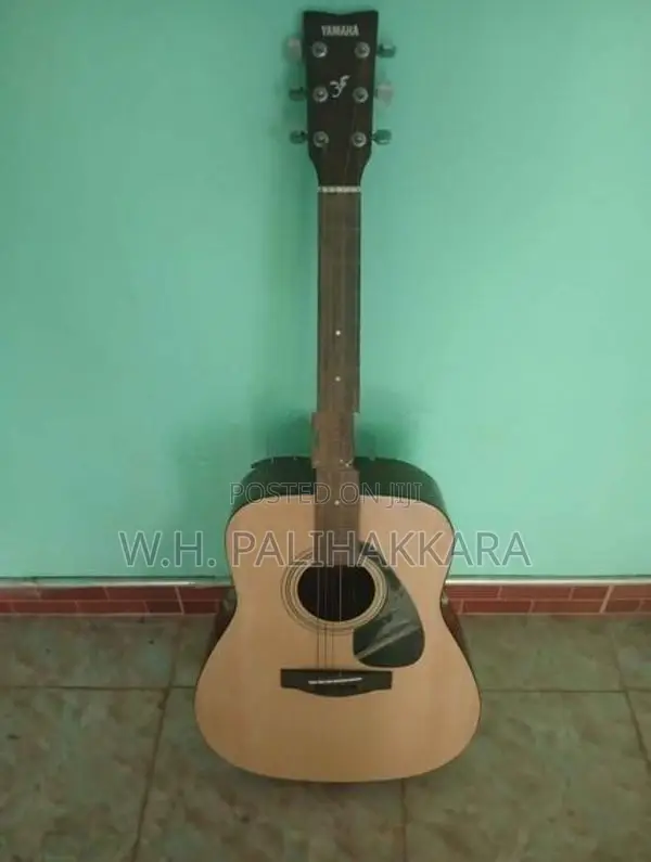 Yamaha F310 Guitar