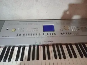 Yamaha Portable Grand DGX-640