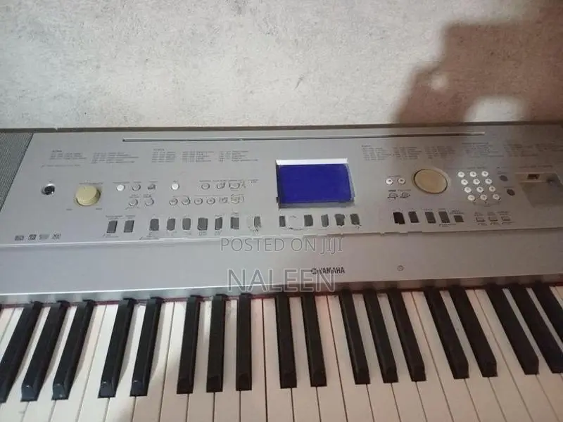 Yamaha Portable Grand DGX-640