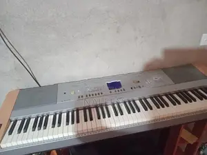 Yamaha Portable Grand DGX-640