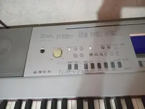 Yamaha Portable Grand DGX-640