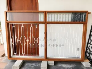 අඩි අටක ජනේල