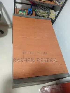 Damro Desk