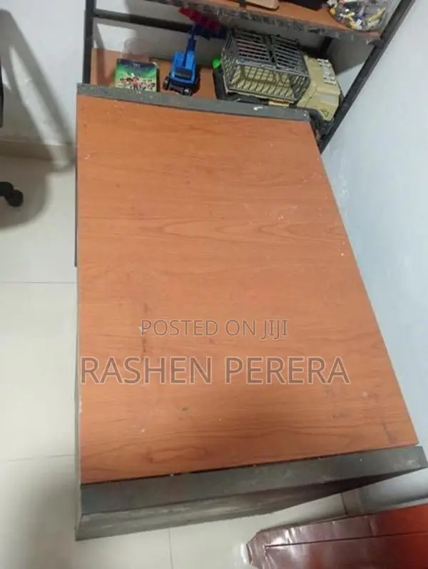 Damro Desk