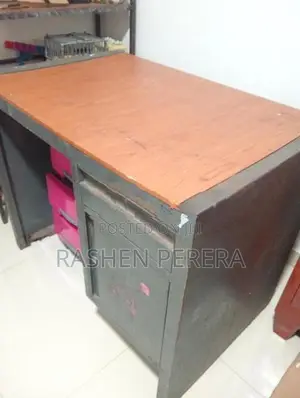 Damro Desk
