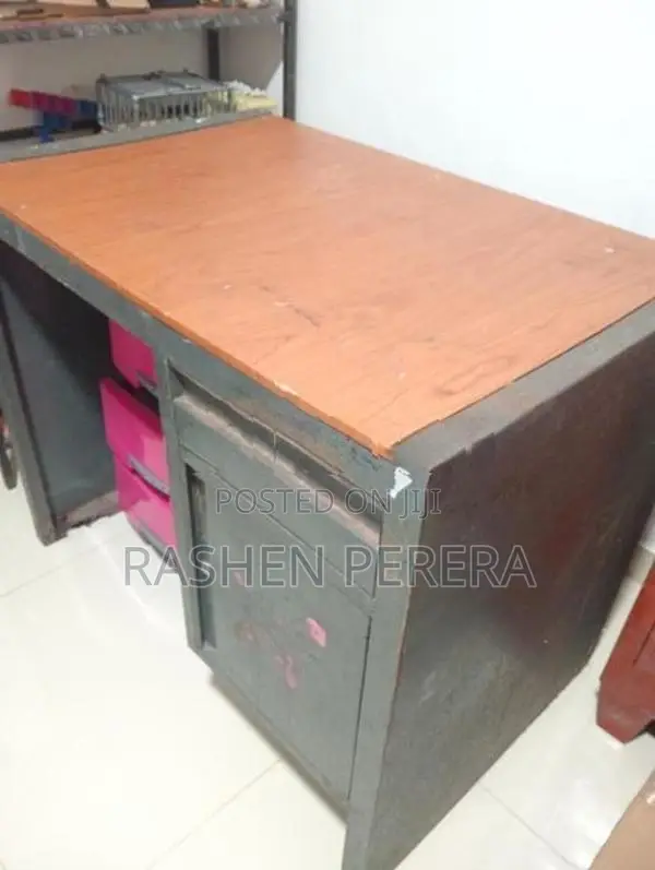 Damro Desk