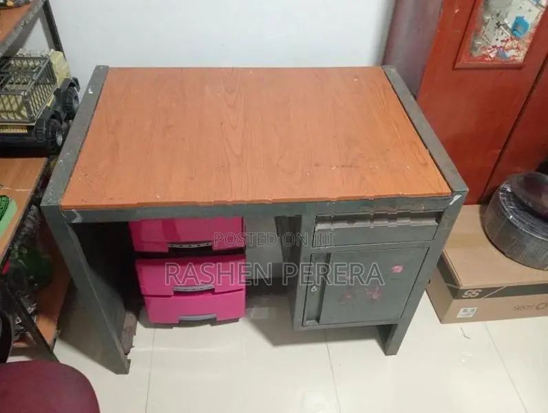 Damro Desk