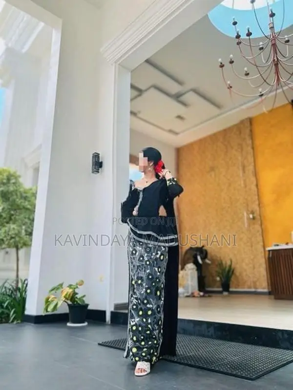 Elegant Saree Outfit For Rent – Black With Floral Design