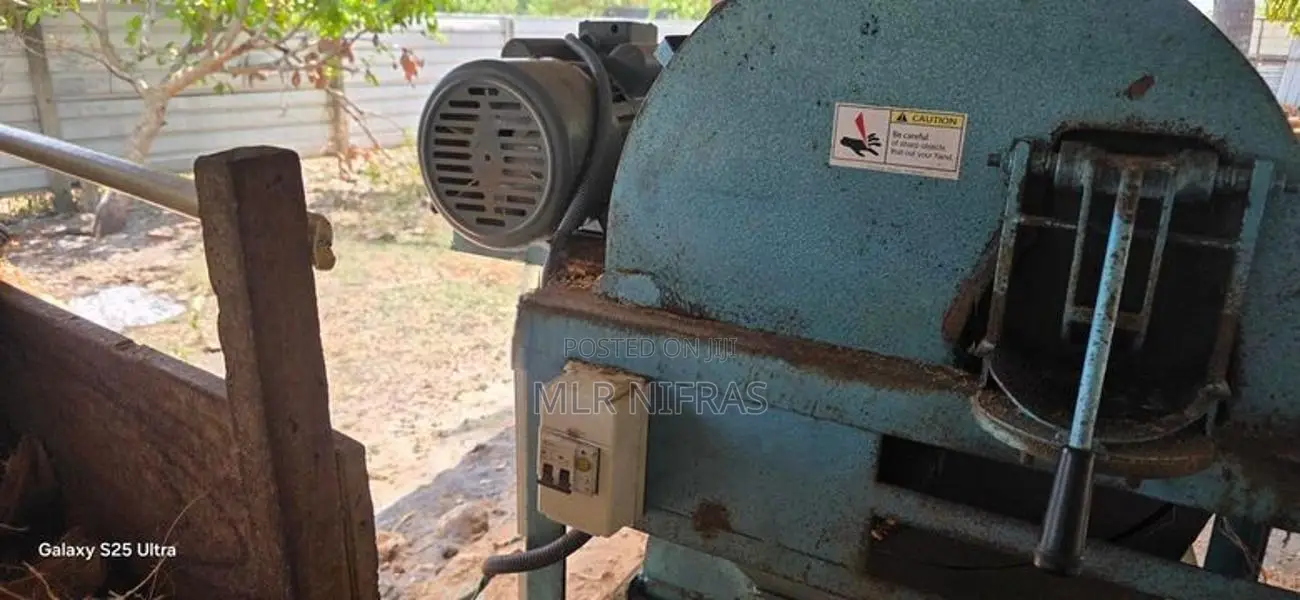 Coconut Husk Cutting Machine