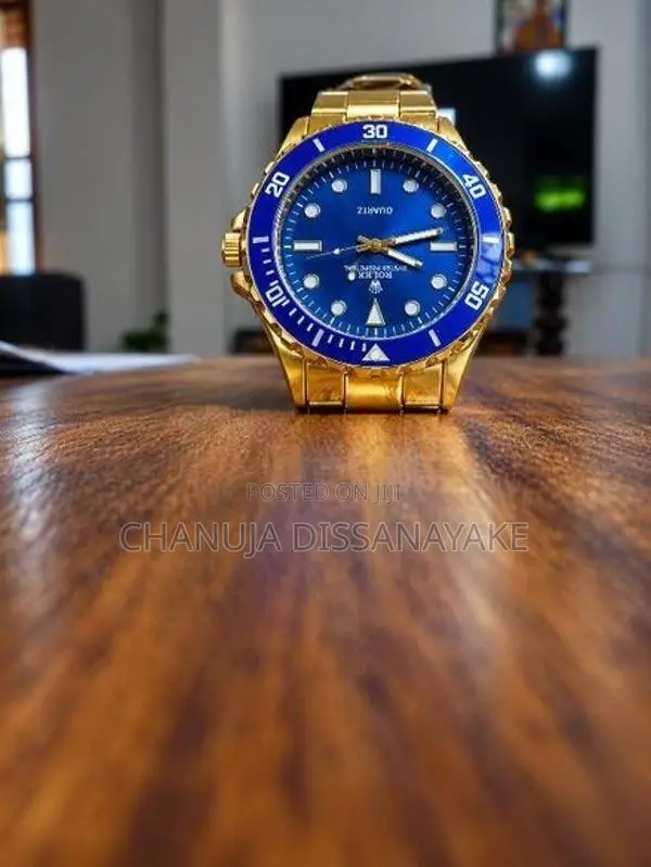 ⌚ Gold Colour Watch