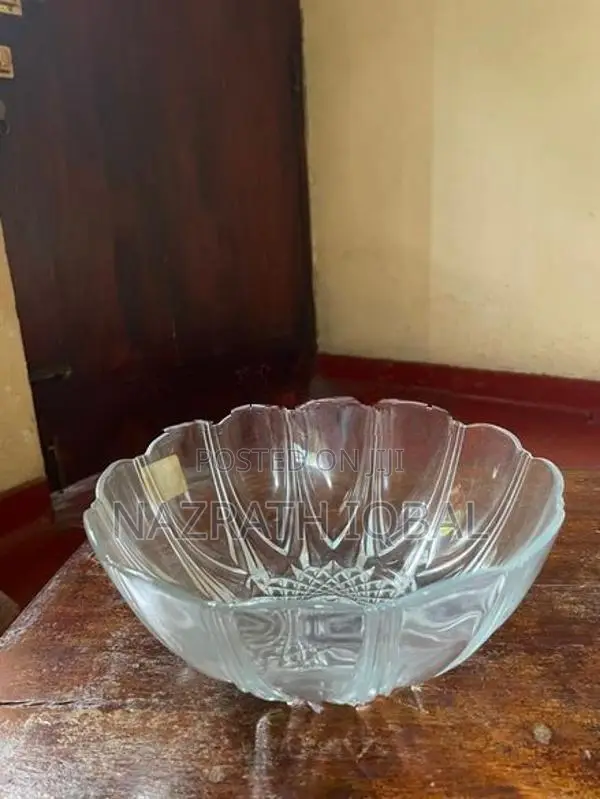 Vintage-Style Scalloped Cut-Glass Fruit With Serving Bowl