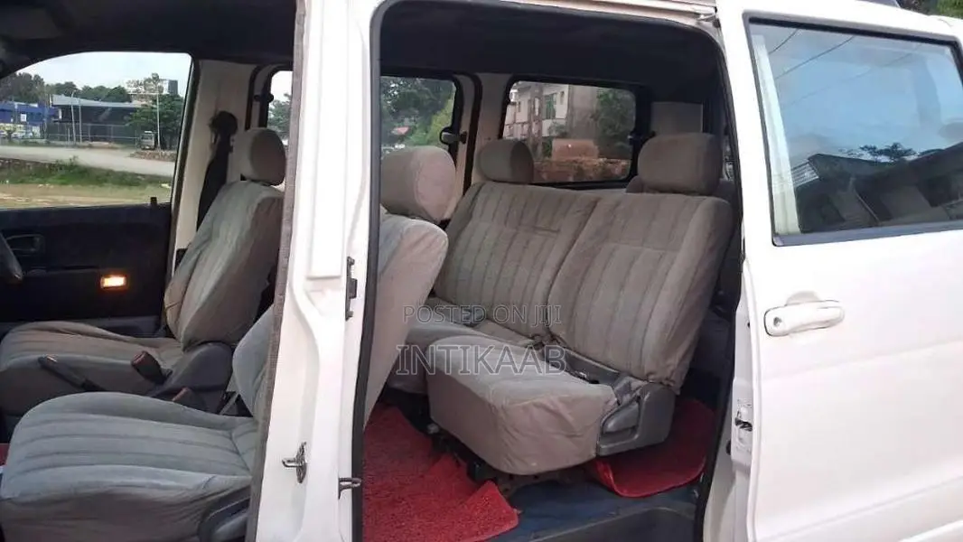 Toyota Noah KR42 1999 Van (Used)