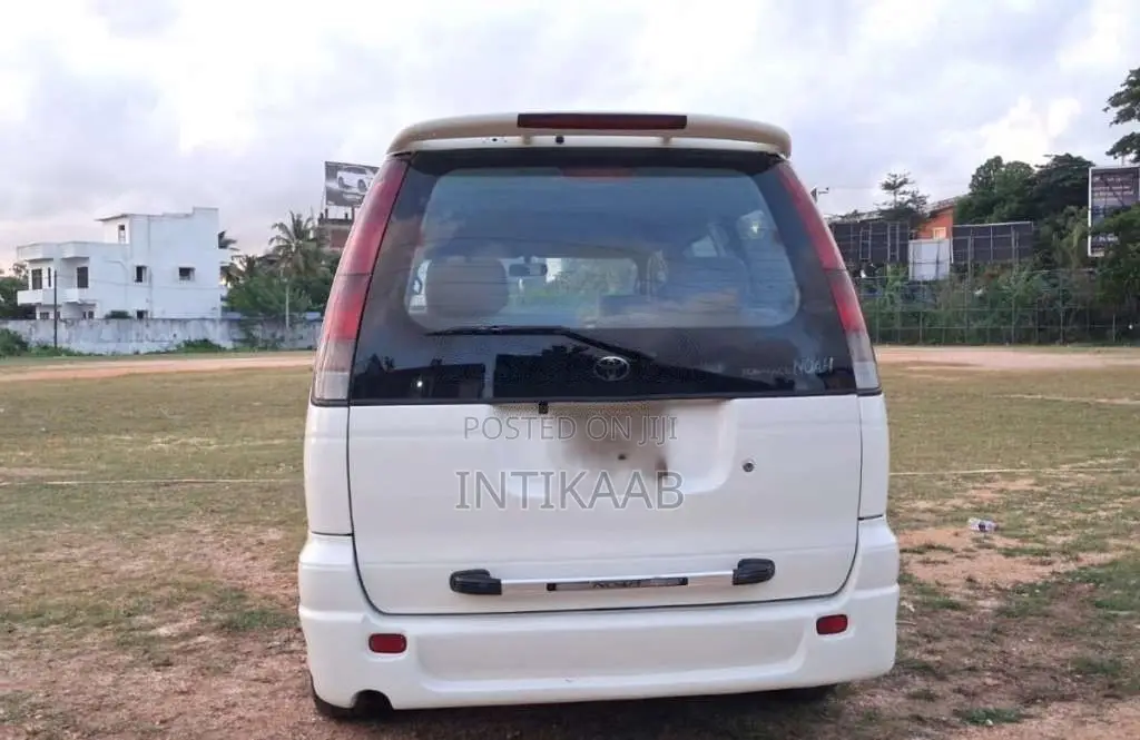 Toyota Noah KR42 1999 Van (Used)