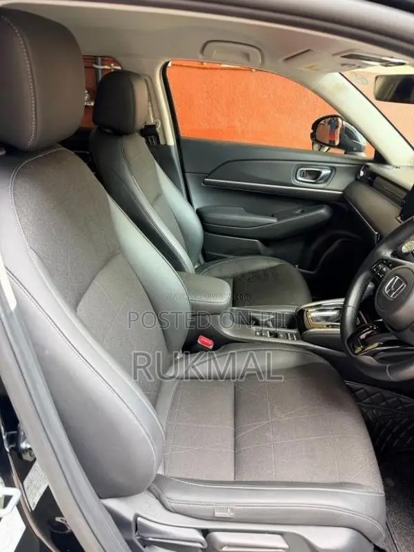 Honda VEZEL Z 2024 SUV (Used)