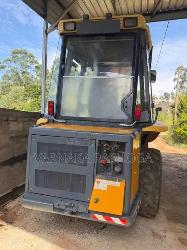 JCB Loader 2000 Heavy-Duty (Used)