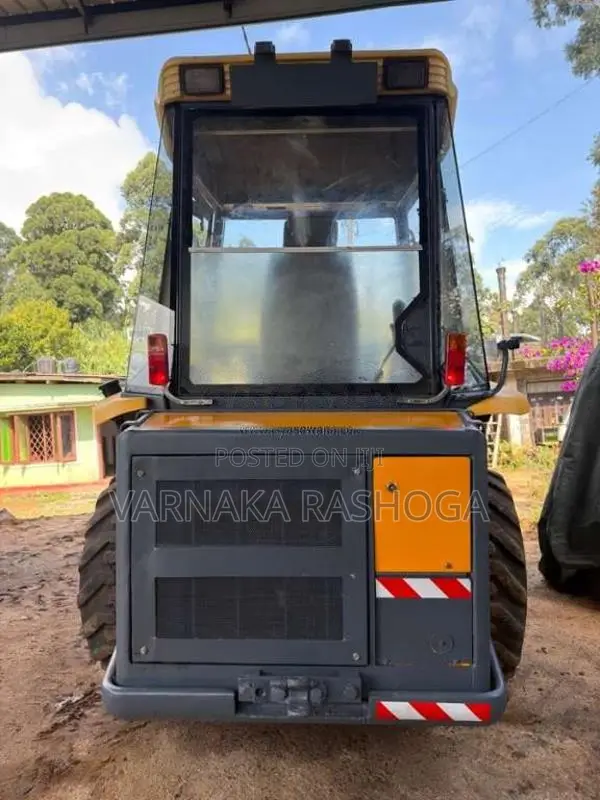 JCB Loader 2000 Heavy-Duty (Used)