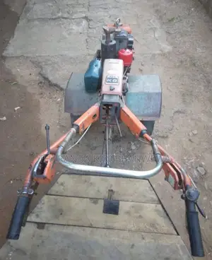 Kubota K8 1998 Tractor (Used)